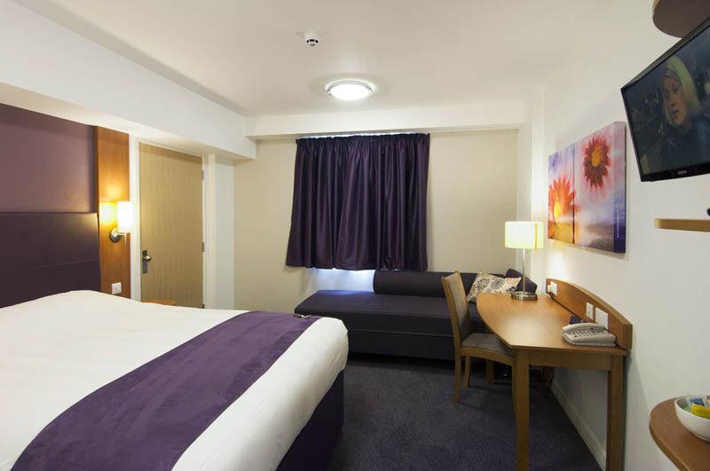 Premier Inn Rochdale Extérieur photo